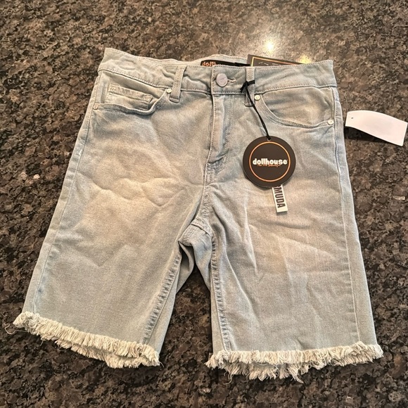 Dollhousee light wash Bermuda denim frayed high rise shorts NWT 7/8 - Picture 3 of 9